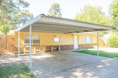 Photo of 3312 Old Houston Road, Huntsville, TX 77340 (MLS # 93140601)