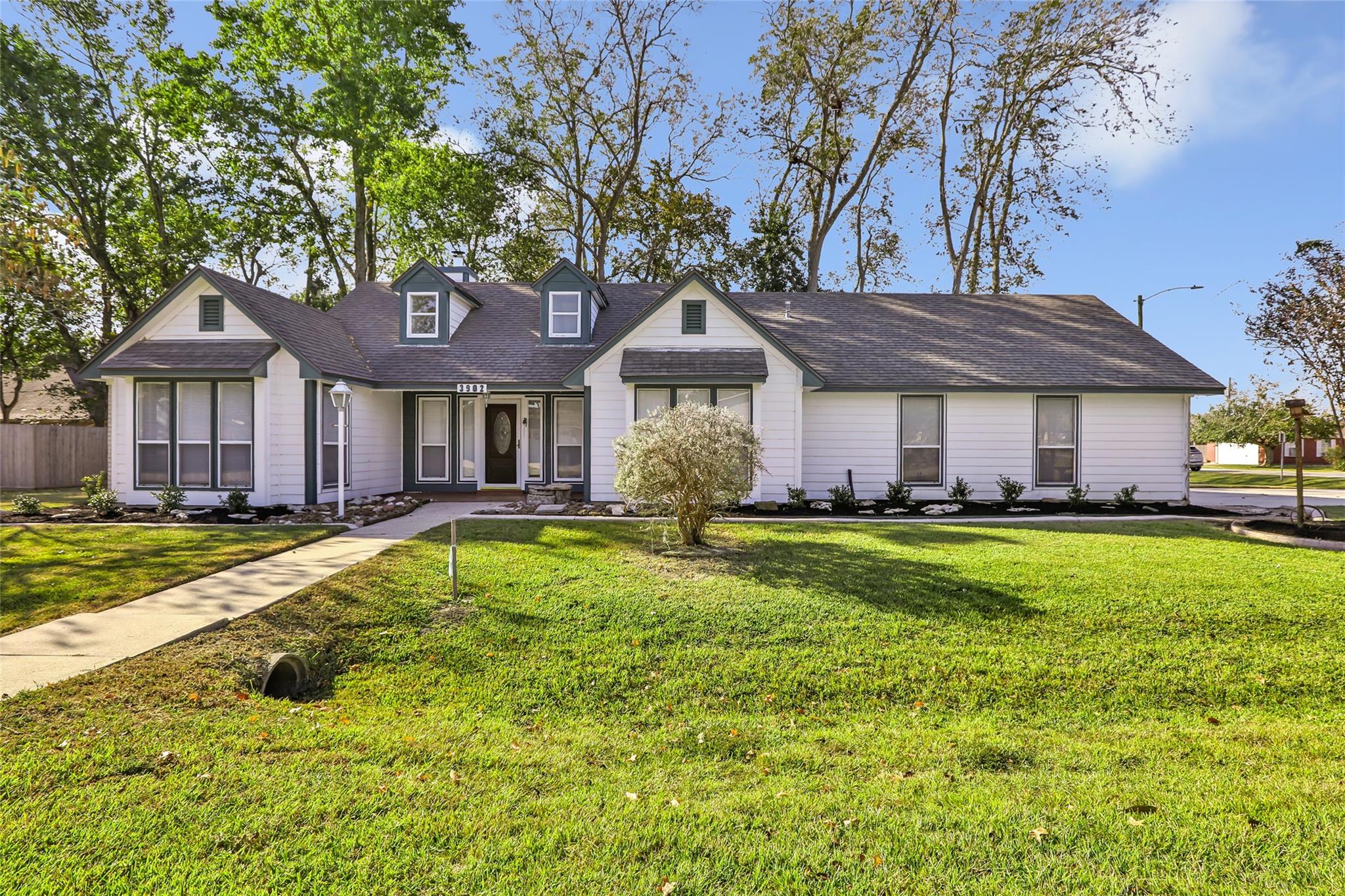 3902 Creekview Drive