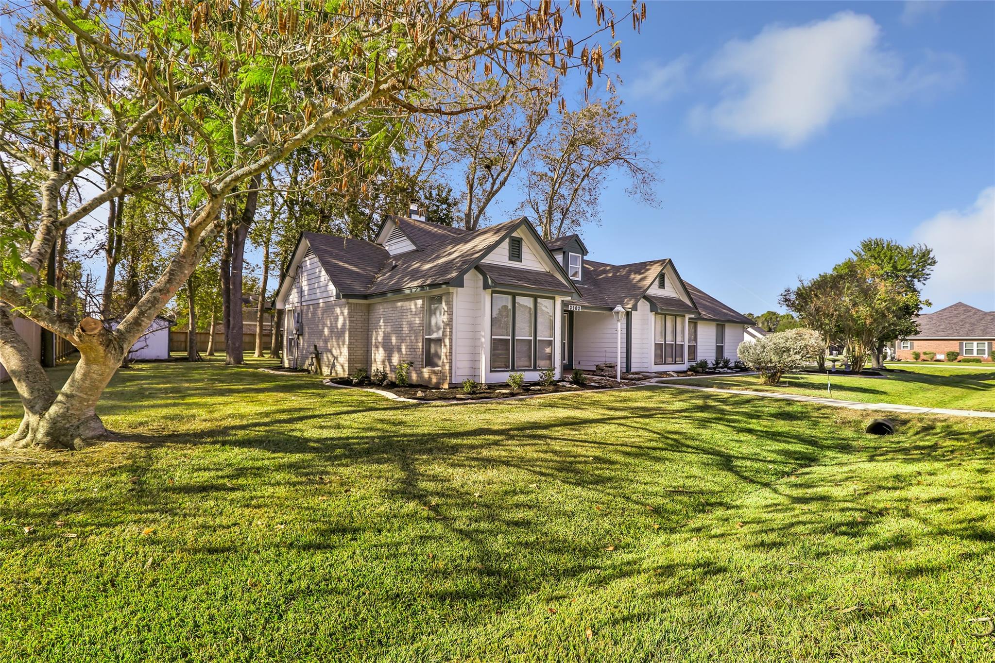 3902 Creekview Drive