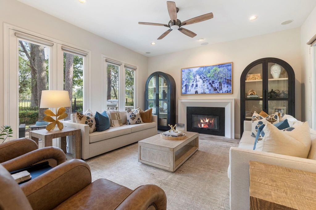 Photo of 10 Mill Point Place, The Woodlands, TX 77380 (MLS # 22568835)