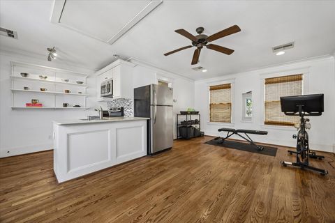 Tiny photo for 638 W 17th Street, Houston, TX 77008 (MLS # 97109549)