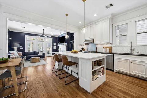 Tiny photo for 638 W 17th Street, Houston, TX 77008 (MLS # 97109549)