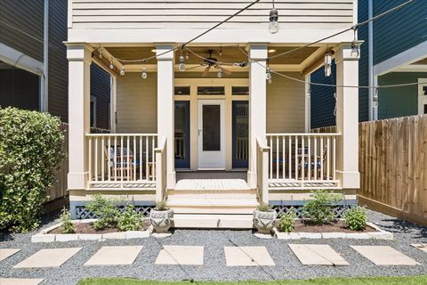 Tiny photo for 638 W 17th Street, Houston, TX 77008 (MLS # 97109549)