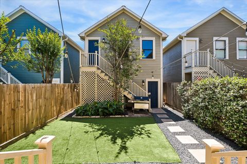 Tiny photo for 638 W 17th Street, Houston, TX 77008 (MLS # 97109549)