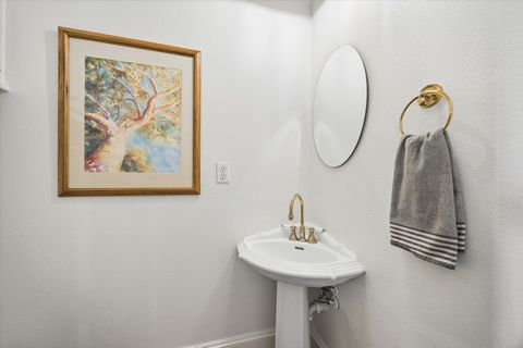 Tiny photo for 638 W 17th Street, Houston, TX 77008 (MLS # 97109549)