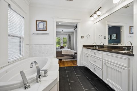 Tiny photo for 638 W 17th Street, Houston, TX 77008 (MLS # 97109549)