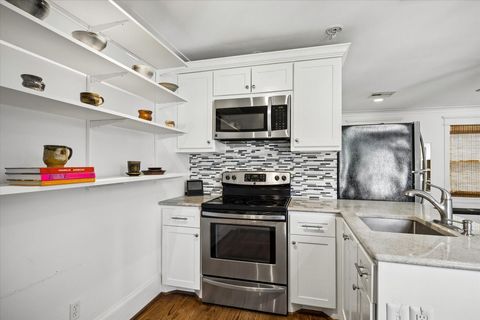 Tiny photo for 638 W 17th Street, Houston, TX 77008 (MLS # 97109549)