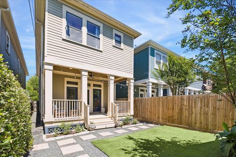 Tiny photo for 638 W 17th Street, Houston, TX 77008 (MLS # 97109549)