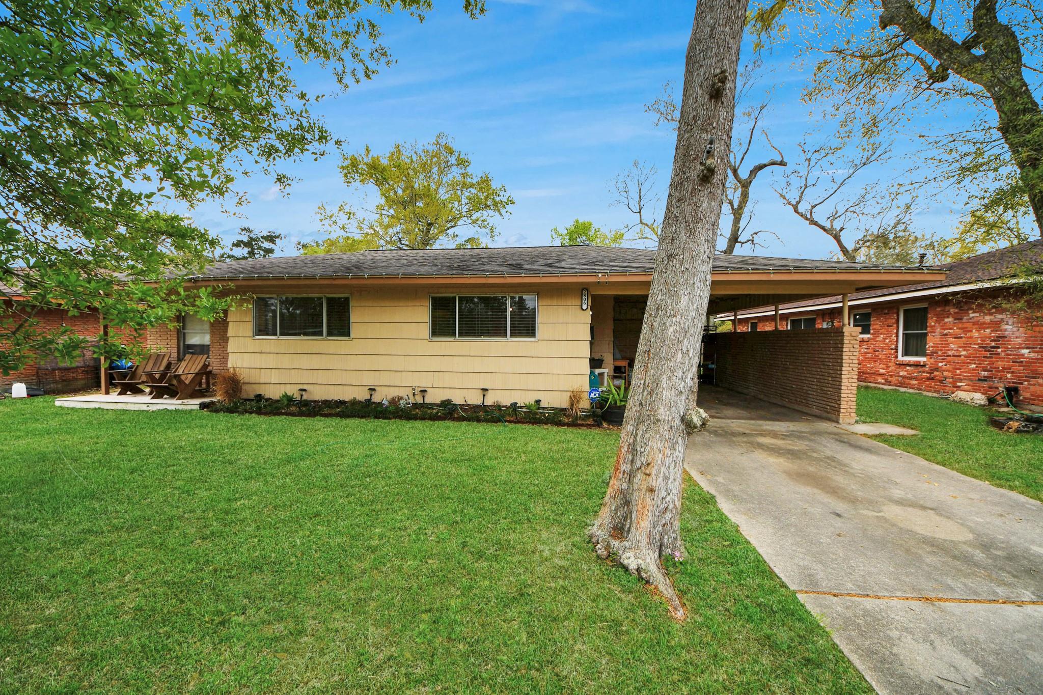 2806 Oak Drive