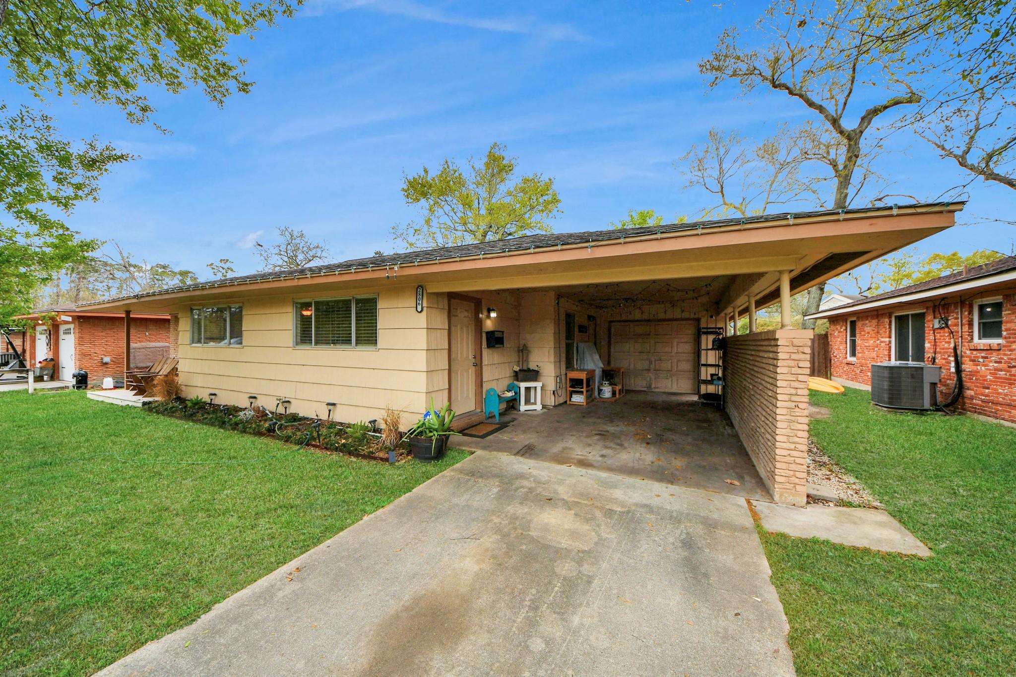 2806 Oak Drive