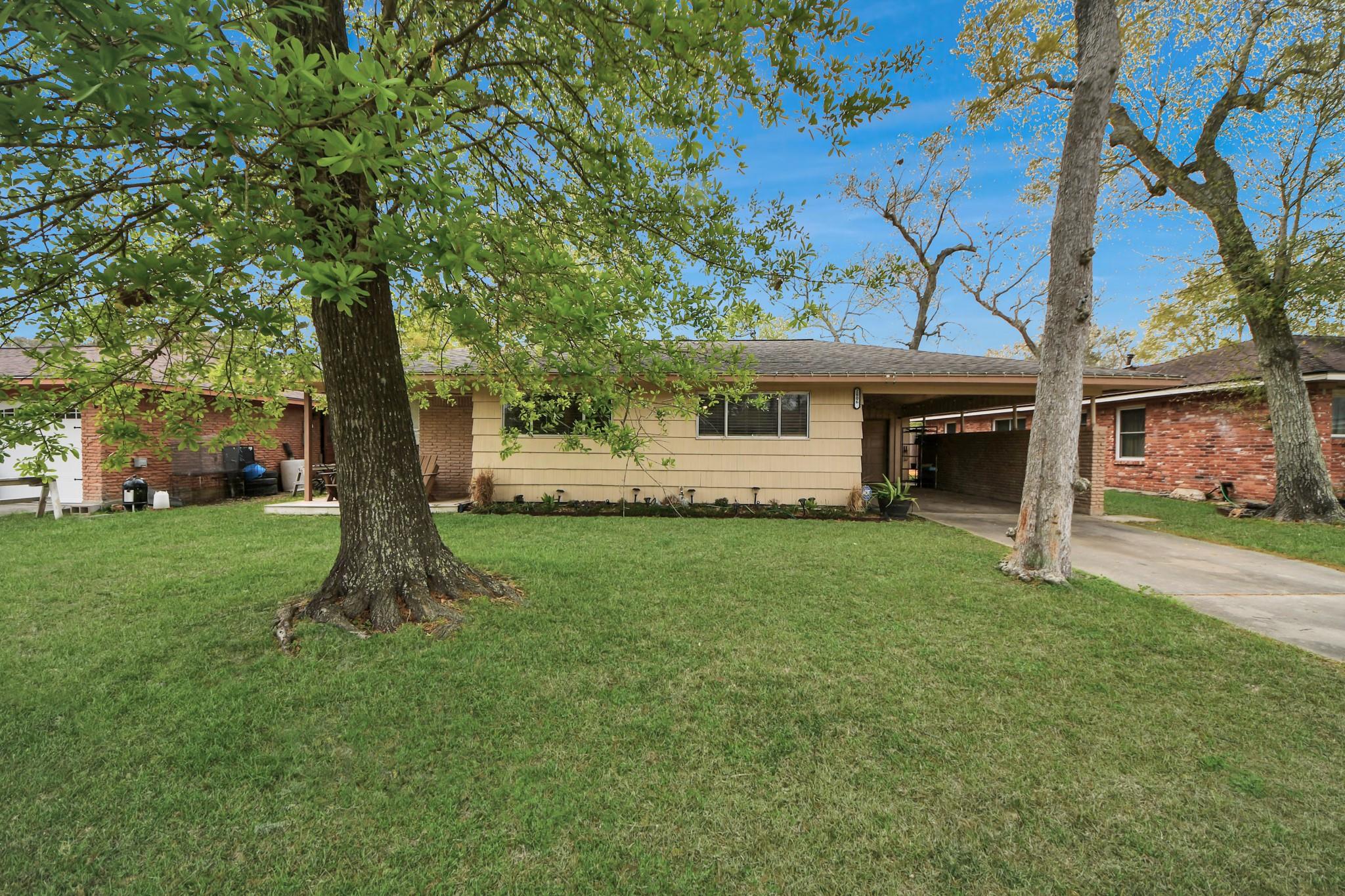 2806 Oak Drive