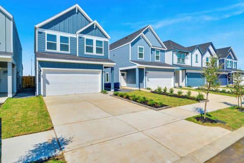 Photo of 10316 Penryn Forest Trail, Houston, TX 77051 (MLS # 4738302)