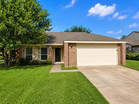 Photo of 325 Old Course Drive, Friendswood, TX 77546 (MLS # 41456435)