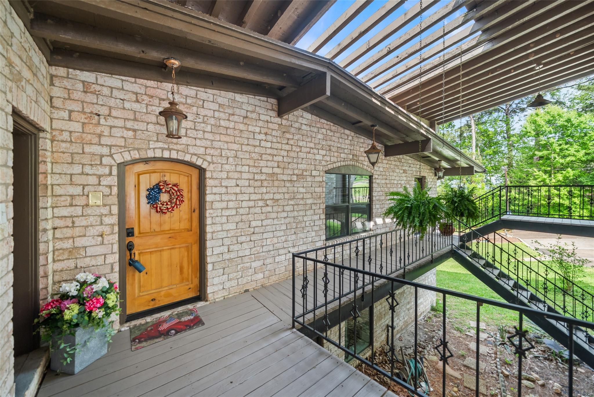 121 Holiday Lane