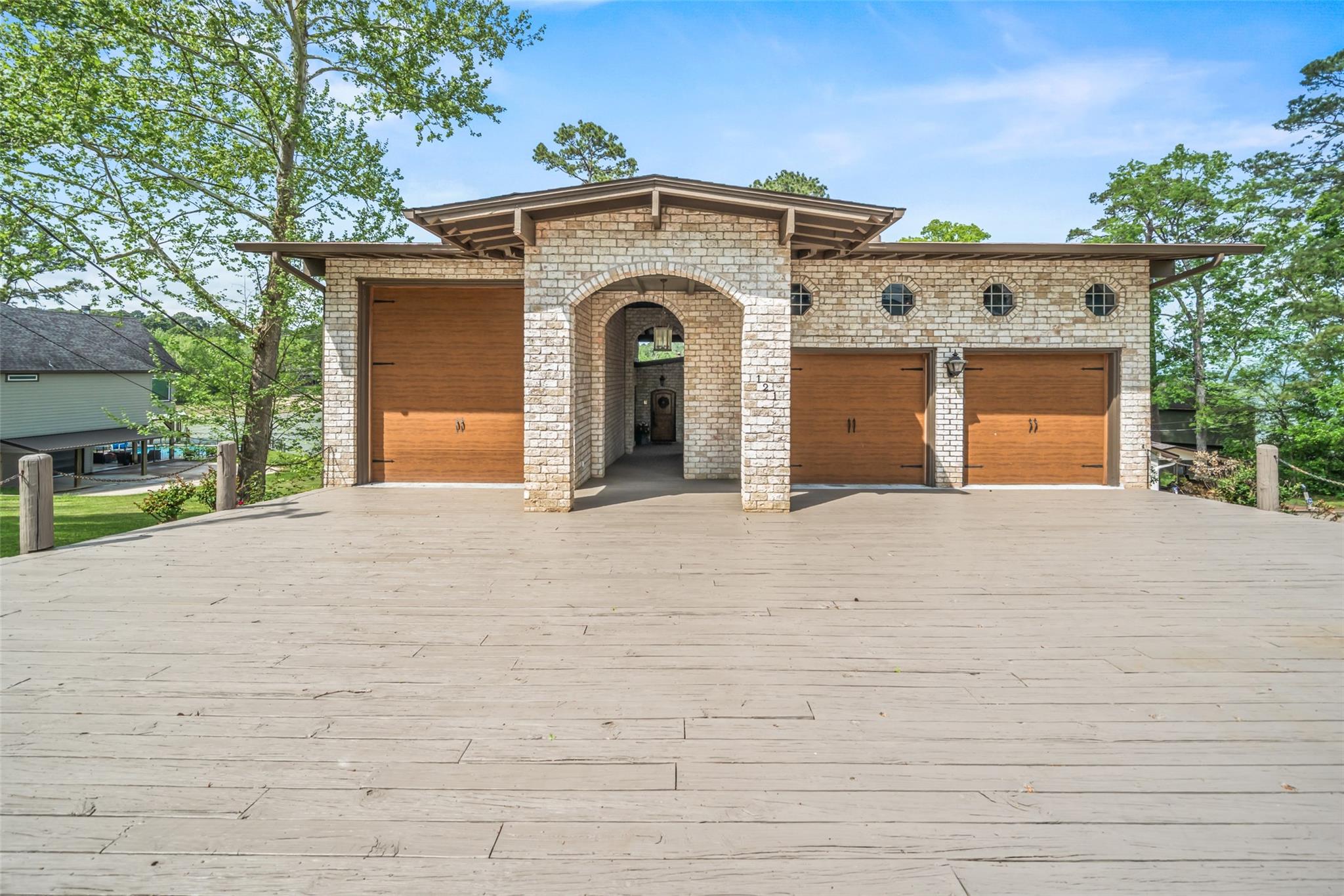 121 Holiday Lane