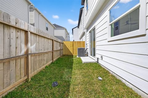Tiny photo for 957 Highland Light Lane, Houston, TX 77091 (MLS # 11976330)