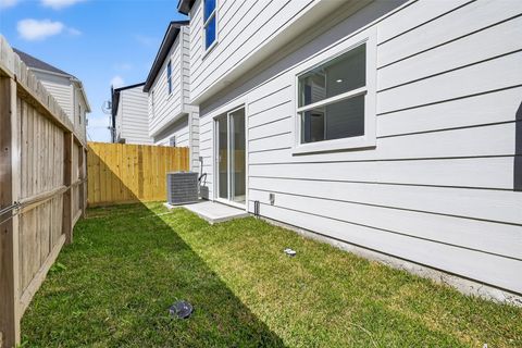 Tiny photo for 957 Highland Light Lane, Houston, TX 77091 (MLS # 11976330)