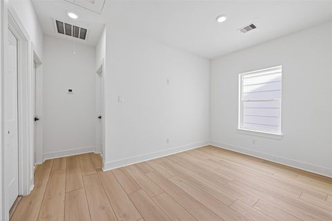 Tiny photo for 957 Highland Light Lane, Houston, TX 77091 (MLS # 11976330)