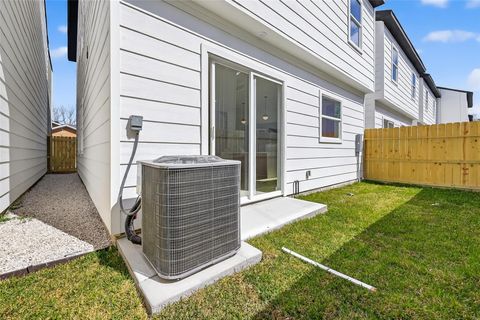 Tiny photo for 957 Highland Light Lane, Houston, TX 77091 (MLS # 11976330)