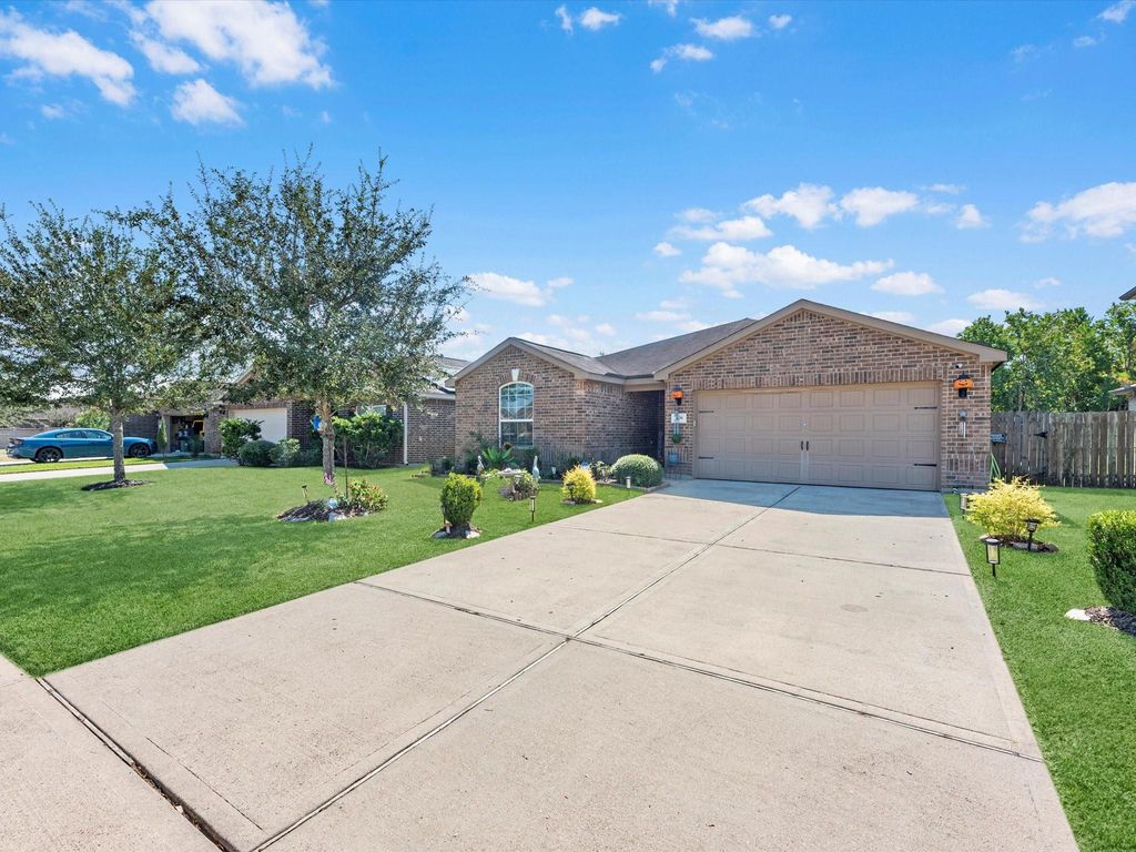 Photo of 405 Hawks View Drive, La Marque, TX 77568 (MLS # 44193786)