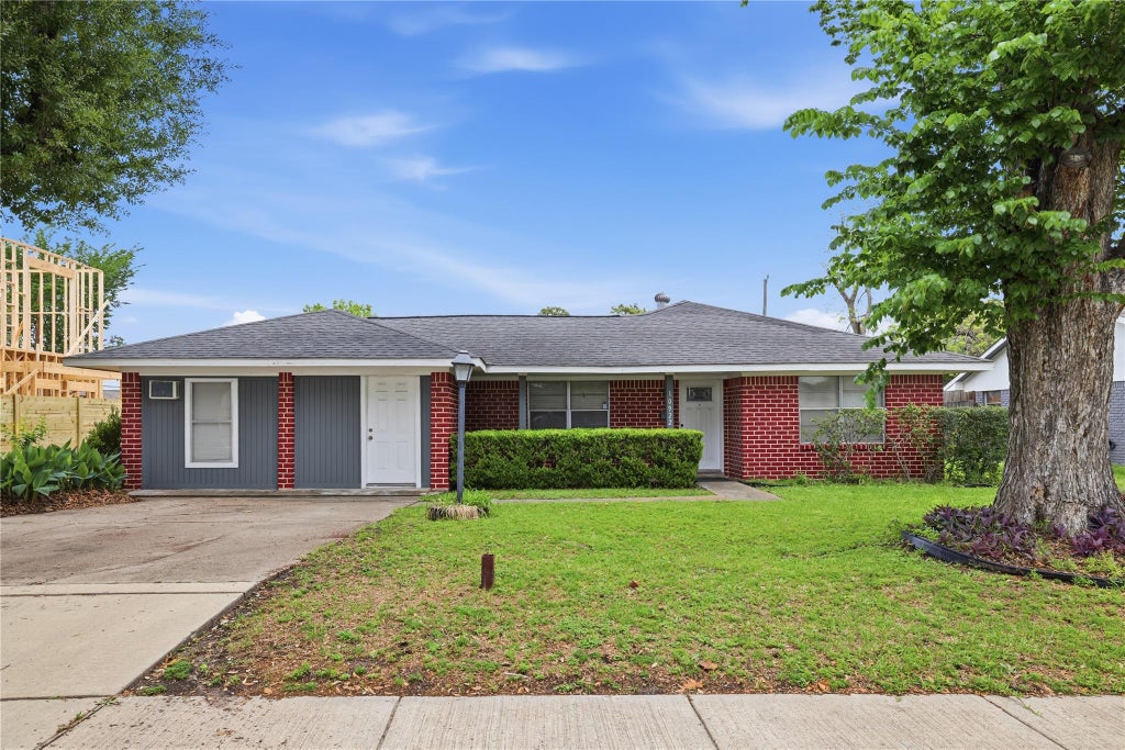 Photo of 10922 Ivyridge Road, Houston, TX 77043 (MLS # 56800966)
