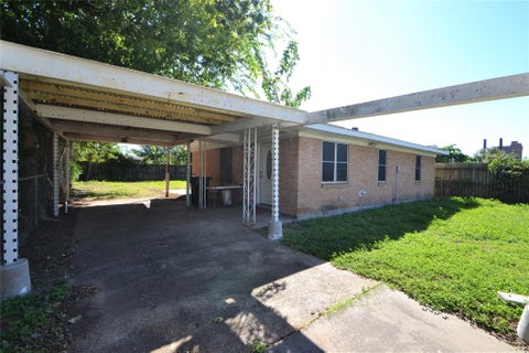 Photo of 406 Pine Street, Sugar Land, TX 77498 (MLS # 11693737)