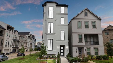 Photo of 948 Blackshire Lane, Houston, TX 77055 (MLS # 44093970)