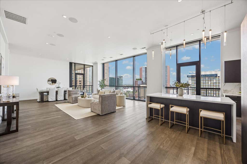 Photo of 1211 Caroline Street #1901, Houston, TX 77002 (MLS # 53760753)