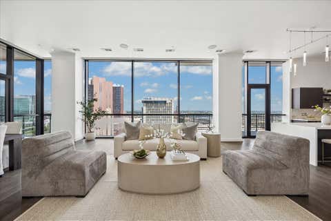 Photo of 1211 Caroline Street #1901, Houston, TX 77002 (MLS # 53760753)