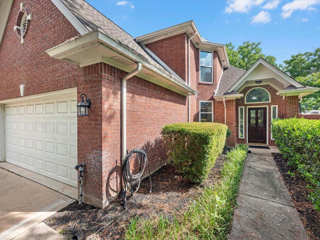 Photo of 36 Grants Lake Circle, Sugar Land, TX 77479 (MLS # 73500262)
