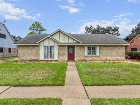 Photo of 11423 Sagepark Drive, Houston, TX 77089 (MLS # 98830427)