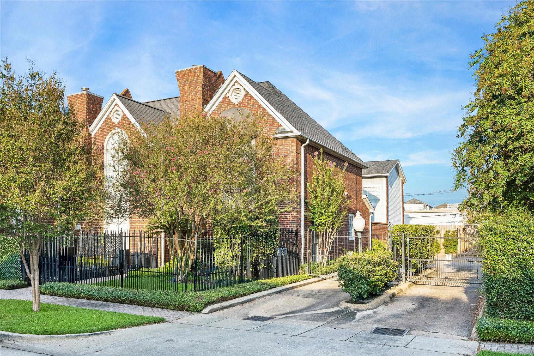 2123 Peckham Street