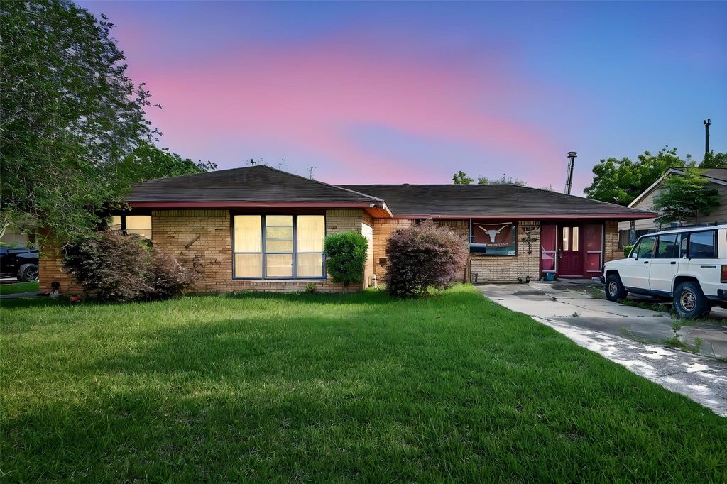 Photo of 5927 Clarewood Drive, Houston, TX 77081 (MLS # 60605799)