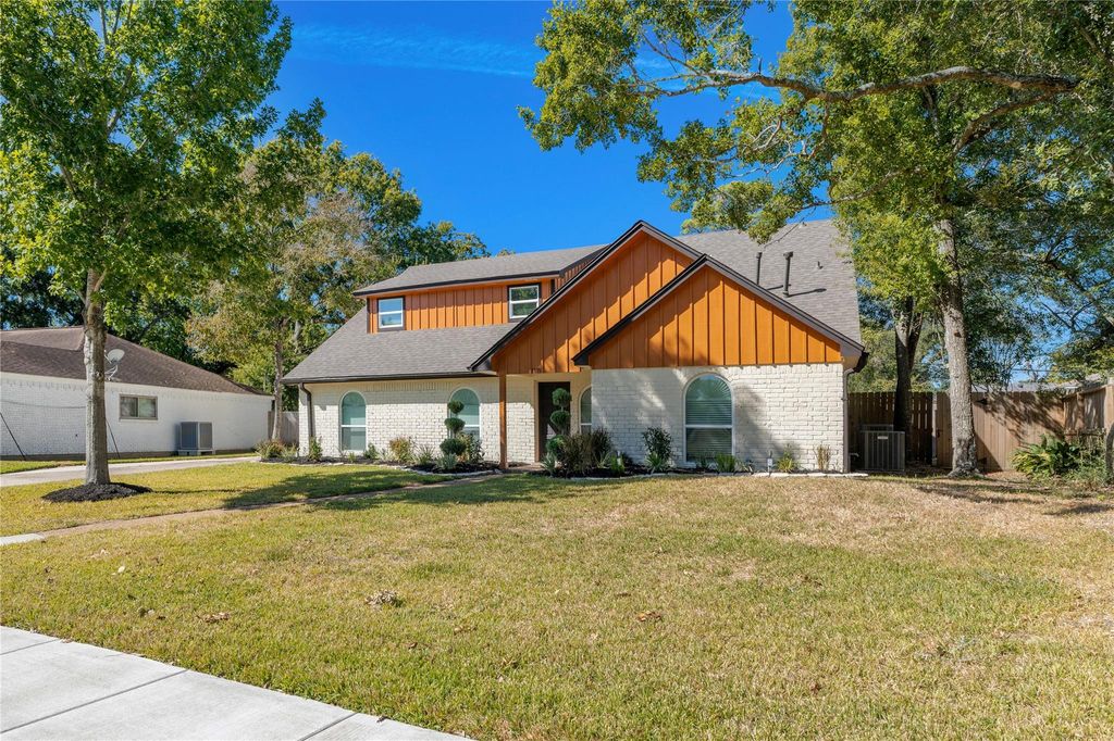 Photo of 1119 Woodland Drive, El Lago, TX 77586 (MLS # 23388481)