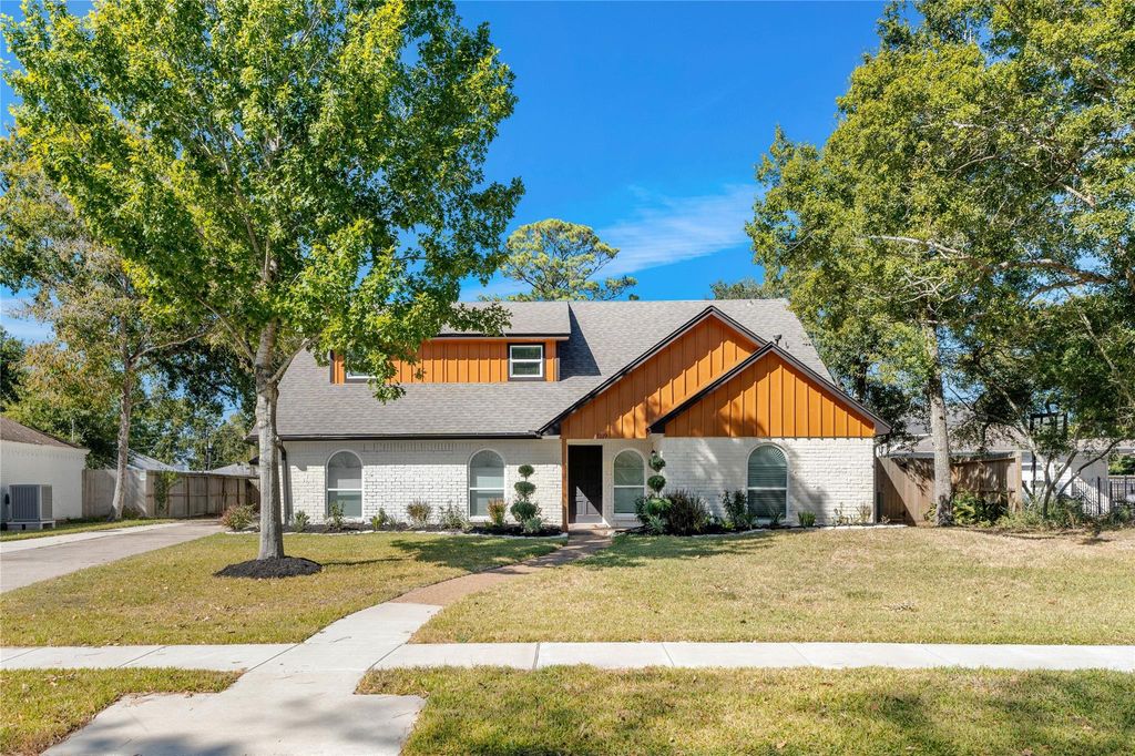 Photo of 1119 Woodland Drive, El Lago, TX 77586 (MLS # 23388481)