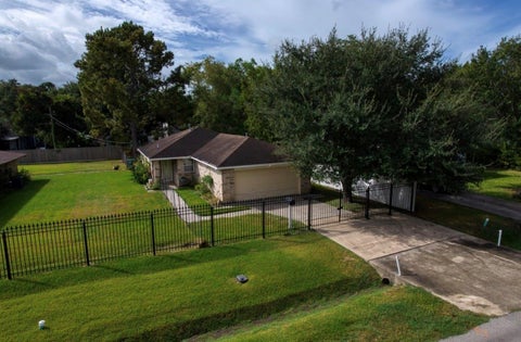 Photo of 7628 Kingsley Street, Houston, TX 77087 (MLS # 48851305)