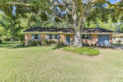 Photo of 2012 N Galveston Avenue, Pearland, TX 77581 (MLS # 25095356)