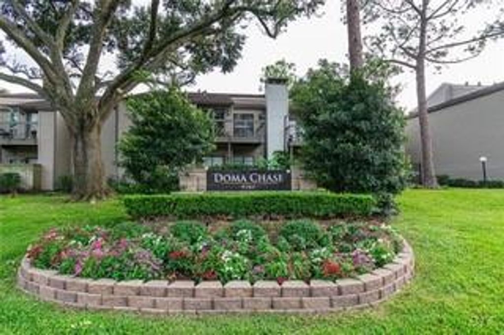 Photo of 9707 Richmond Avenue #127, Houston, TX 77042 (MLS # 60046127)