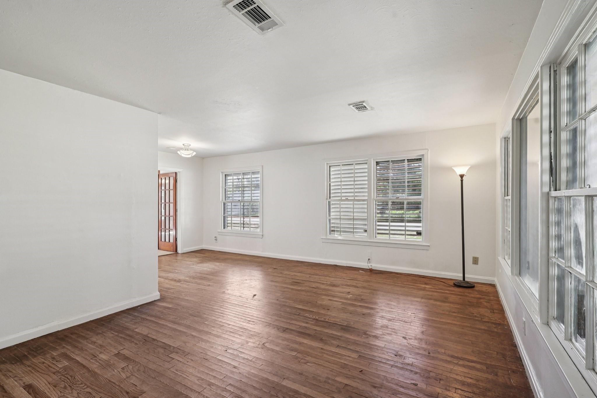 2423 Meadow Lane