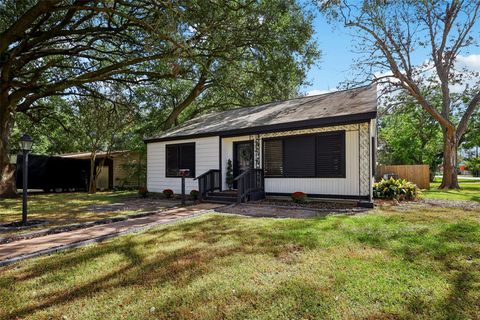 2423 Meadow Lane La Marque TX 77568
