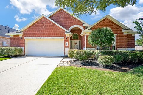 Photo of 12812 Southport Drive, Pearland, TX 77584 (MLS # 27337277)