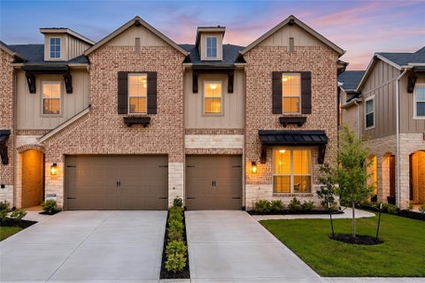 Townhouse For Sale - 6515 Bramble Cove Lane<br/> Fort Bend County, Fulshear, TX 77441