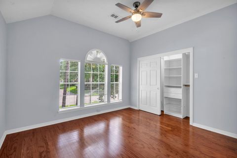 Tiny photo for 142 W Shadowpoint Circle, The Woodlands, TX 77381 (MLS # 79252461)