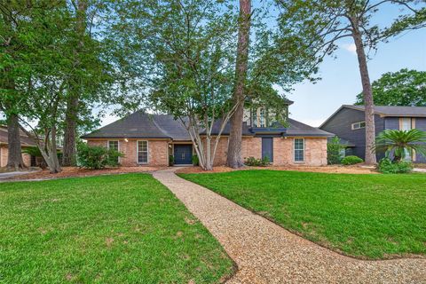 Photo of 5210 Lodge Creek Dr, Houston, TX 77066 (MLS # 93415904)