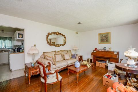 Photo of 5879 Belneath Street, Houston, TX 77033 (MLS # 22830116)