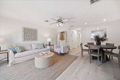 Photo of 2515 Bering Drive #11, Houston, TX 77057 (MLS # 35932998)