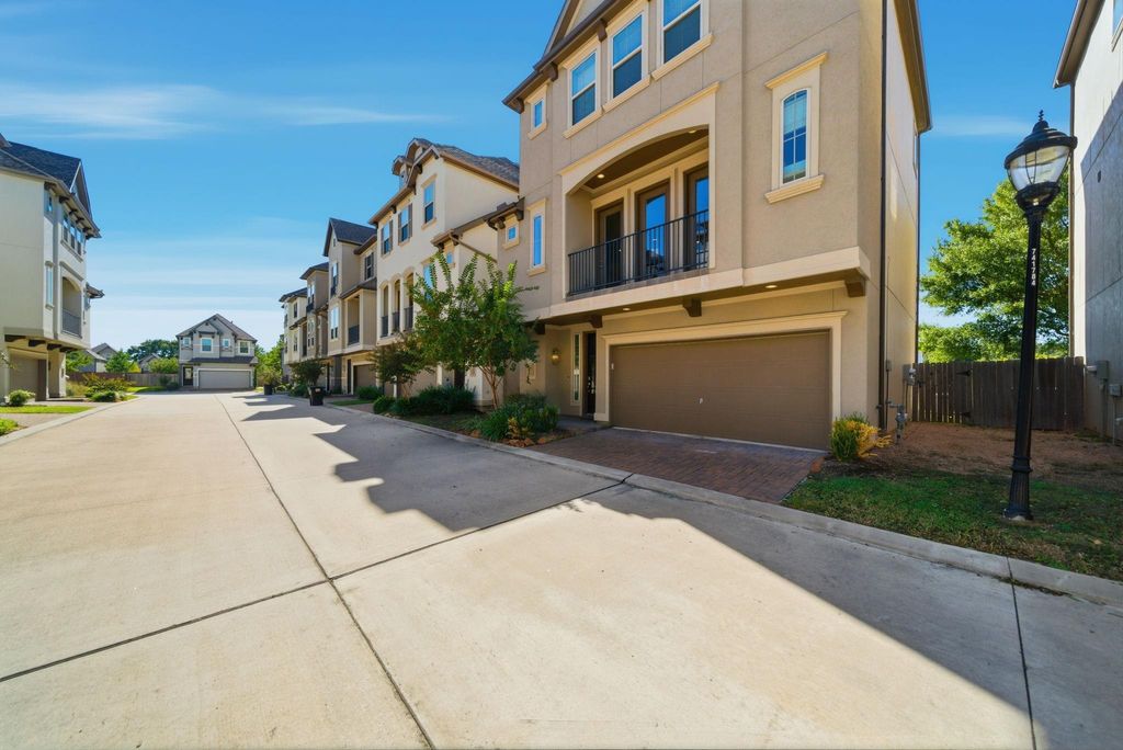 Photo of 4011 Centre Glen Drive, Houston, TX 77043 (MLS # 84921082)