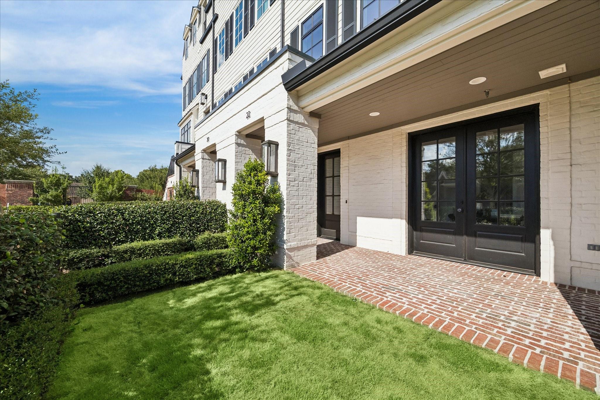 22 Crain Square Boulevard