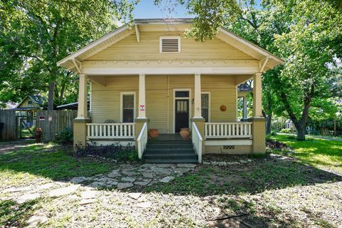 Photo of 106 E Valverde Street, Brenham, TX 77833 (MLS # 32463354)