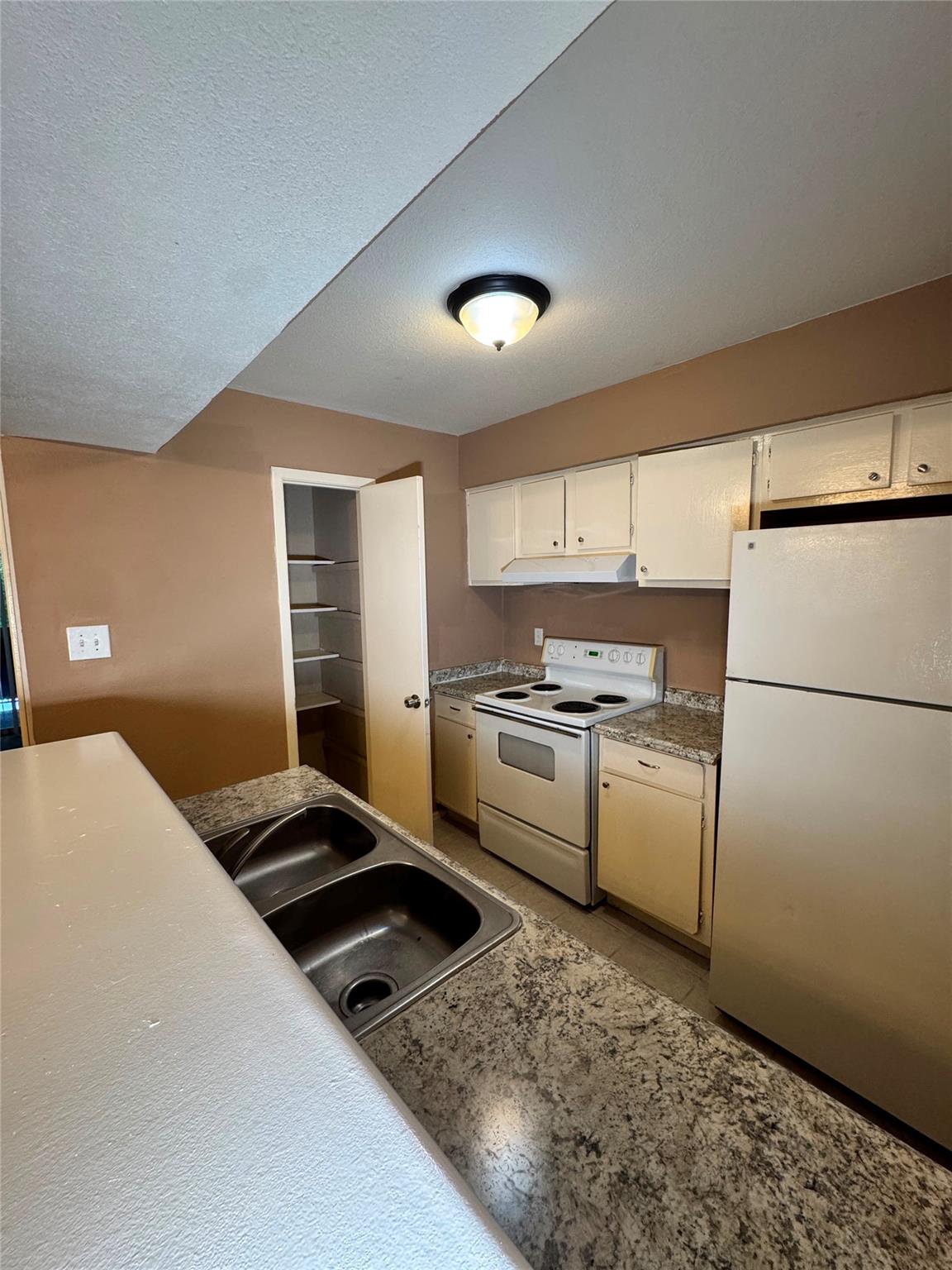 8201 Richmond 12